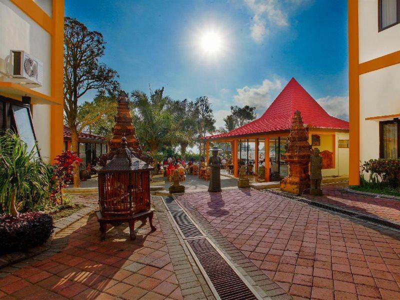 Ciptaningati Hotel Бату Екстериор снимка