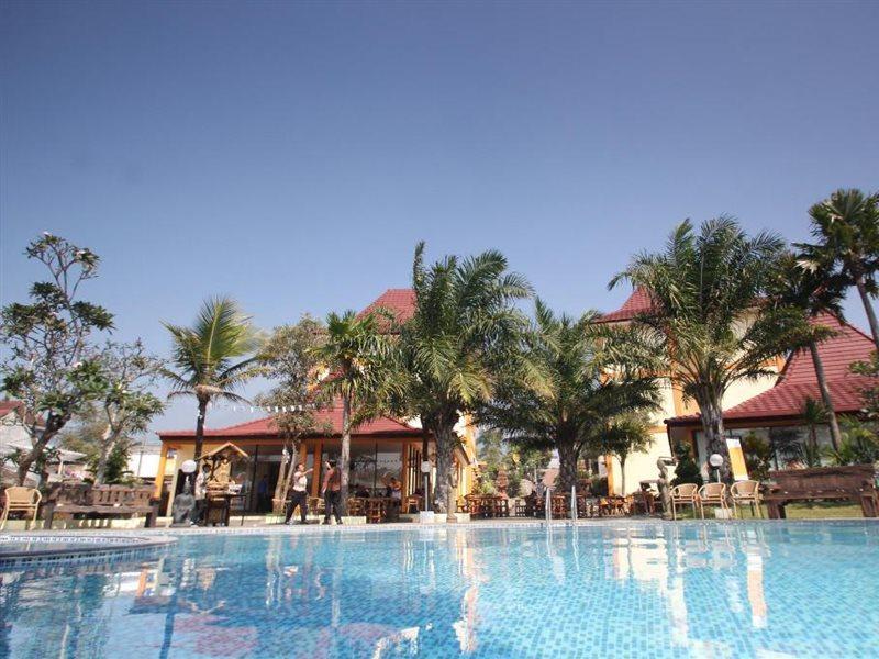 Ciptaningati Hotel Бату Екстериор снимка