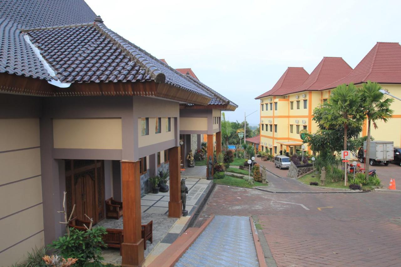Ciptaningati Hotel Бату Екстериор снимка
