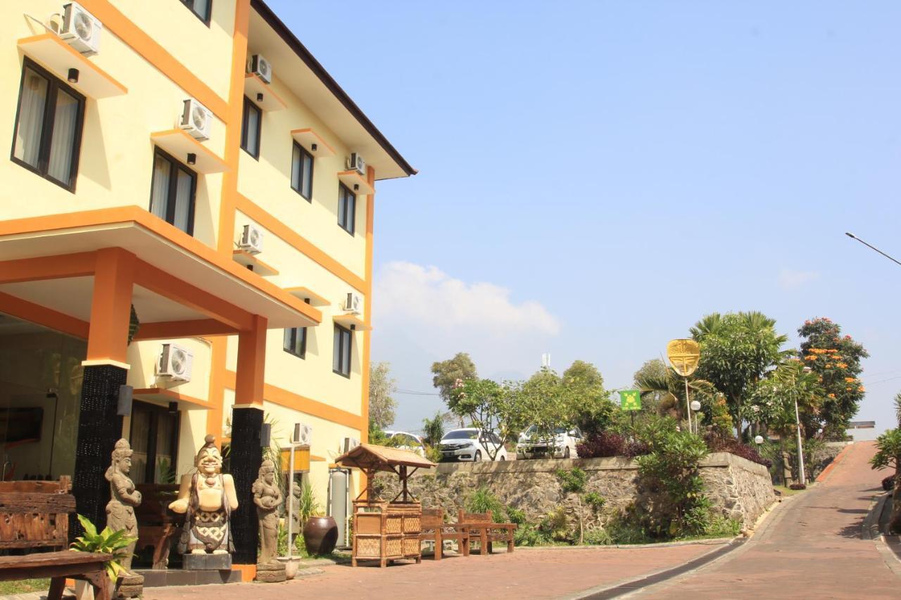 Ciptaningati Hotel Бату Екстериор снимка