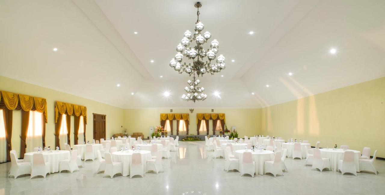 Ciptaningati Hotel Бату Екстериор снимка