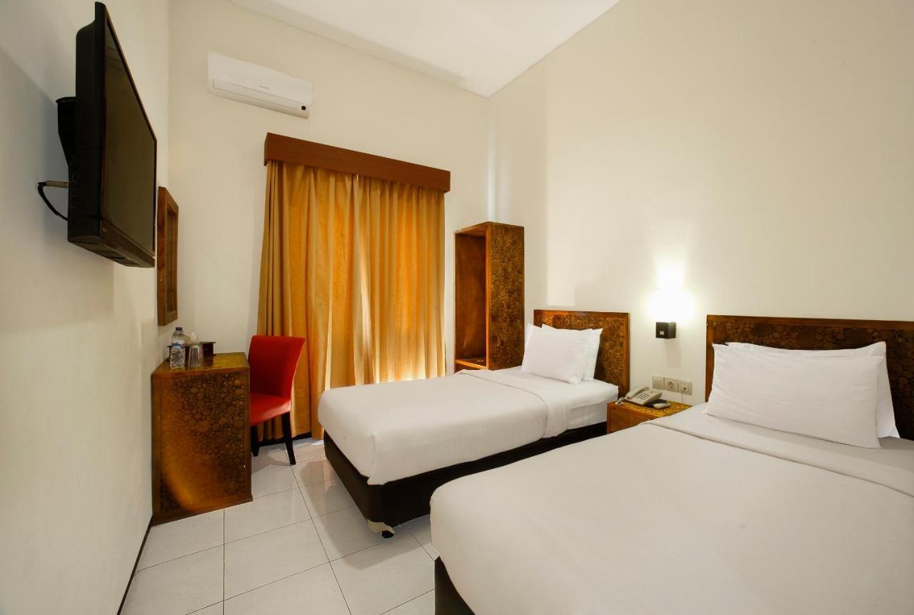 Ciptaningati Hotel Бату Екстериор снимка