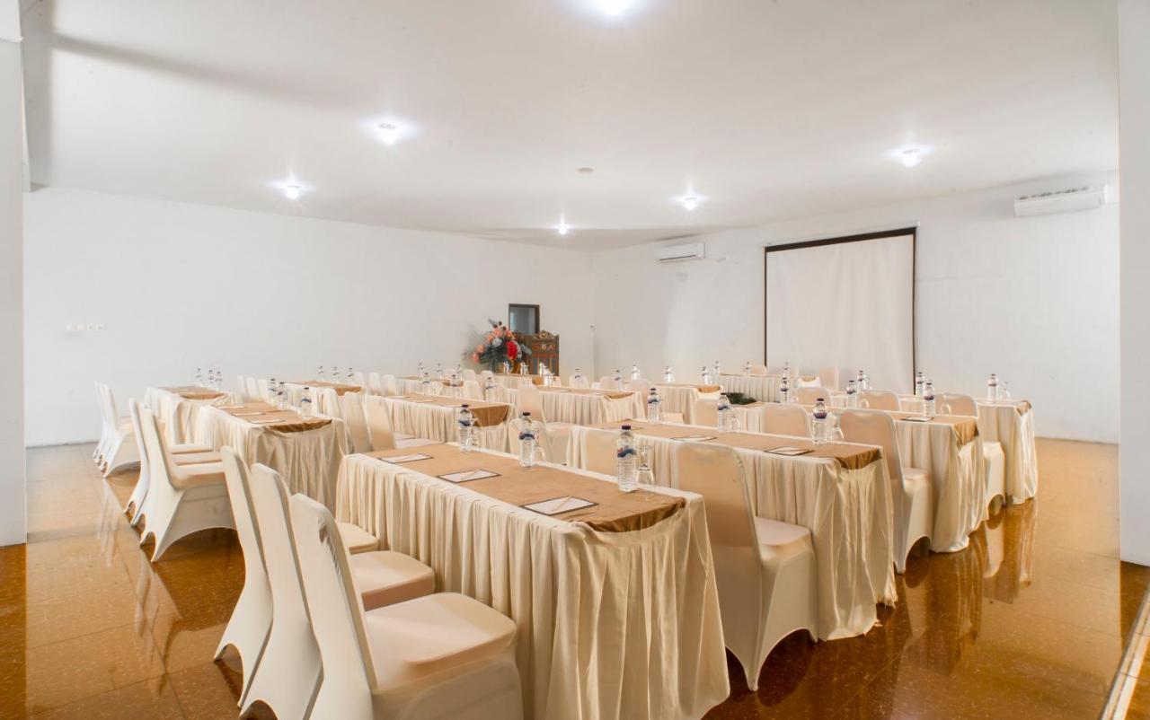 Ciptaningati Hotel Бату Екстериор снимка