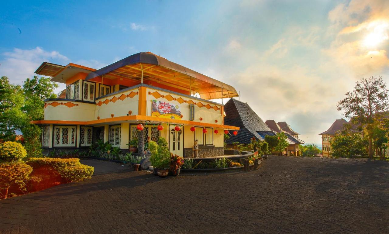 Ciptaningati Hotel Бату Екстериор снимка