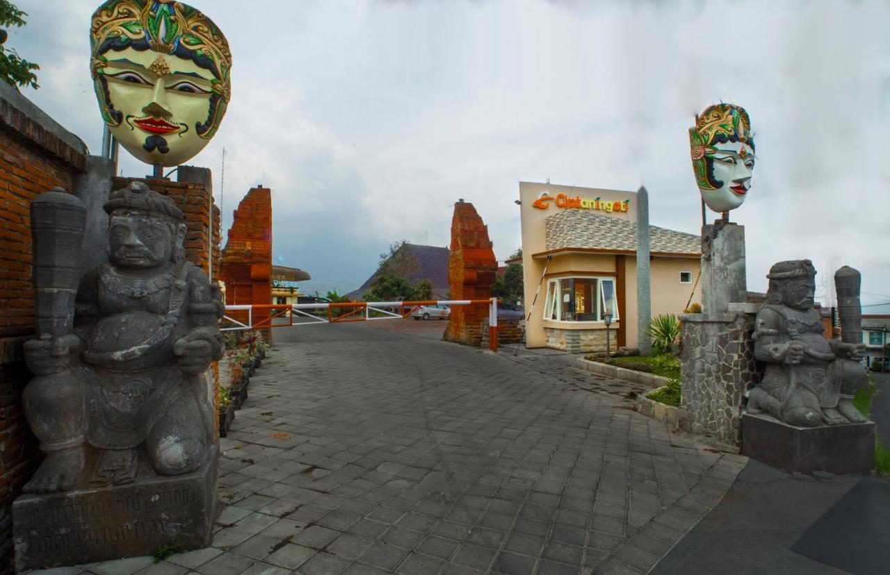 Ciptaningati Hotel Бату Екстериор снимка